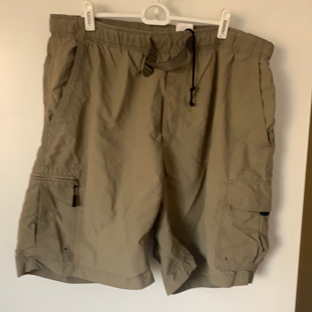 Gentle used Columbia men’s shorts